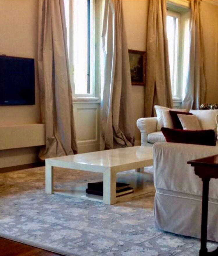 Tavolino in pergamena  Coffee table in parchment 